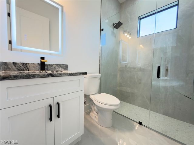 913 Glenn AVE, Lehigh Acres, FL 33972