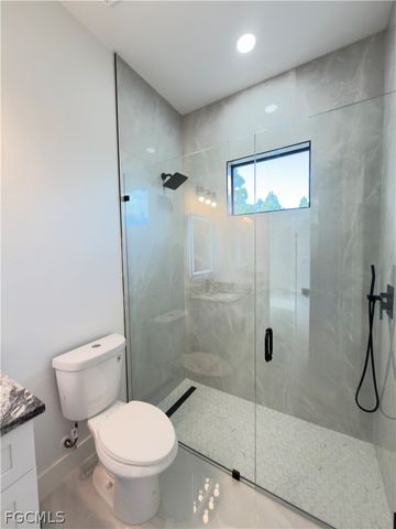 913 Glenn AVE, Lehigh Acres, FL 33972