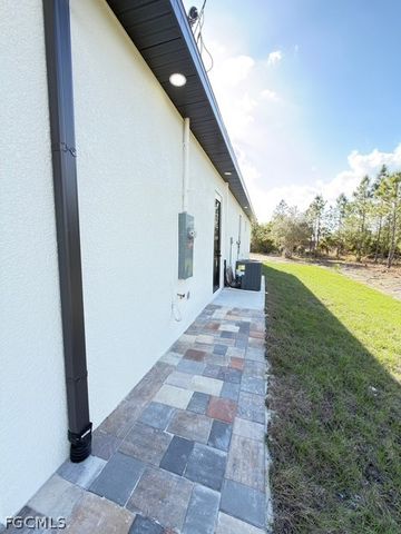 913 Glenn AVE, Lehigh Acres, FL 33972