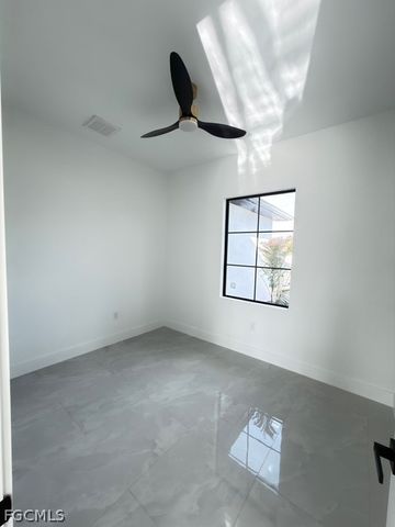 913 Glenn AVE, Lehigh Acres, FL 33972