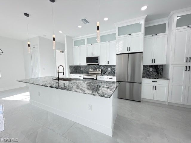 913 Glenn AVE, Lehigh Acres, FL 33972