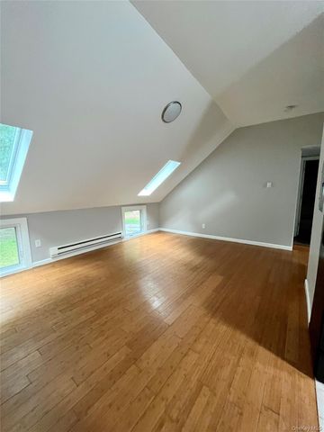 56 Tilden Lane 2nd Floor Front, Greenlawn, NY 11740