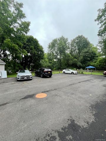 56 Tilden Lane 2nd Floor Front, Greenlawn, NY 11740