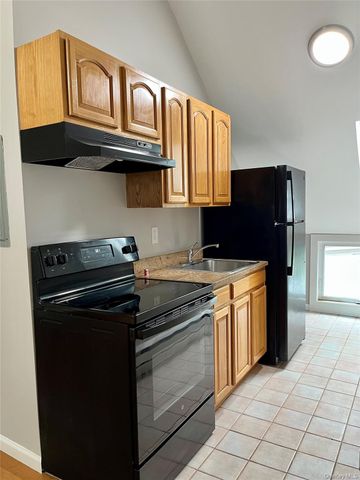 56 Tilden Lane 2nd Floor Front, Greenlawn, NY 11740
