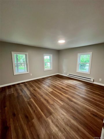56 Tilden Lane 2nd Floor Front, Greenlawn, NY 11740