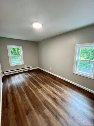56 Tilden Lane 2nd Floor Front, Greenlawn, NY 11740
