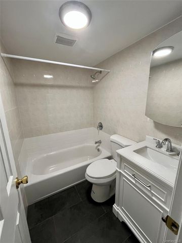 56 Tilden Lane 2nd Floor Front, Greenlawn, NY 11740