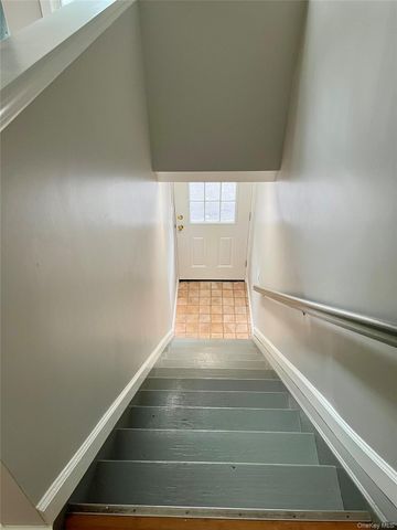 56 Tilden Lane 2nd Floor Front, Greenlawn, NY 11740