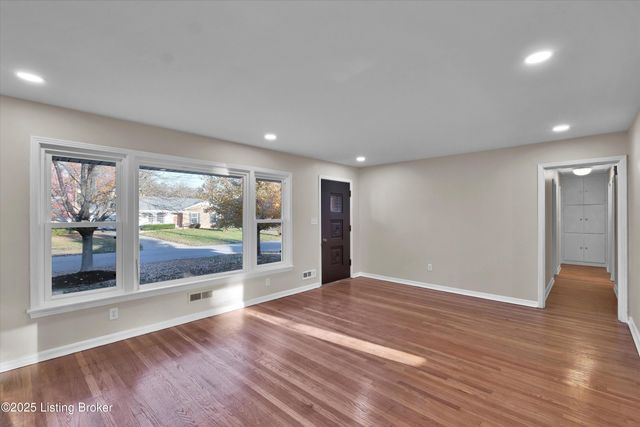 316 Short Rd, Louisville, KY 40207