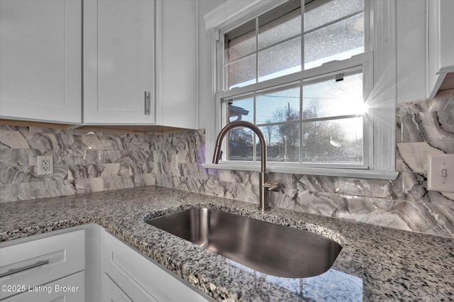 316 Short Rd, Louisville, KY 40207