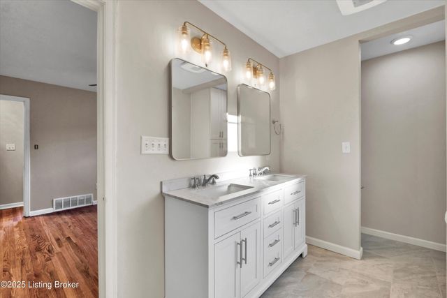 316 Short Rd, Louisville, KY 40207