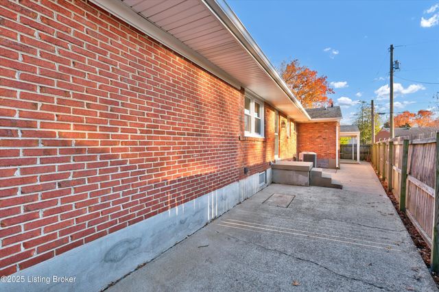 316 Short Rd, Louisville, KY 40207