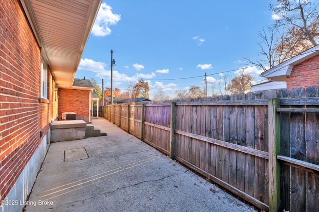 316 Short Rd, Louisville, KY 40207