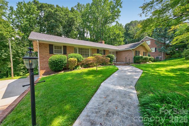 530 25th Avenue NW, Hickory, NC 28601