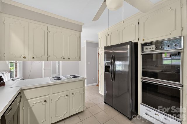 530 25th Avenue NW, Hickory, NC 28601