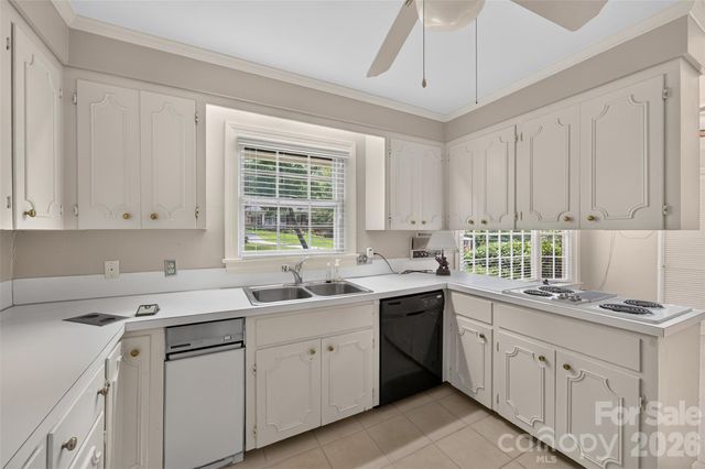 530 25th Avenue NW, Hickory, NC 28601