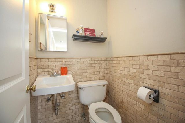 7746 W Becher STREET, West Allis, WI 53219