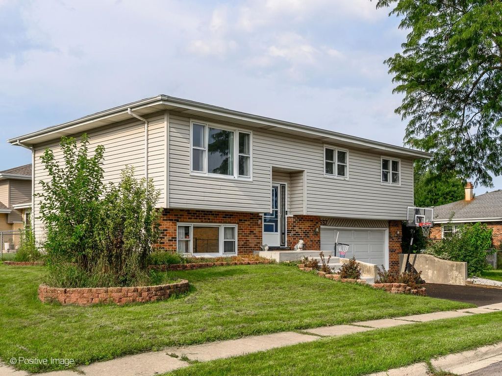 557 Delaware Trail, Carol Stream, IL 60188 — photo 2