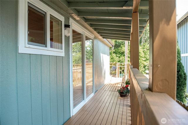 18700 4th Avenue NE, Suquamish, WA 98392