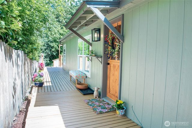 18700 4th Avenue NE, Suquamish, WA 98392