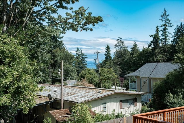 18700 4th Avenue NE, Suquamish, WA 98392