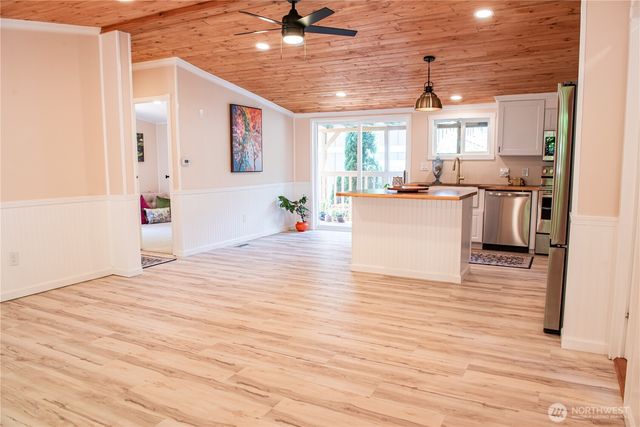 18700 4th Avenue NE, Suquamish, WA 98392