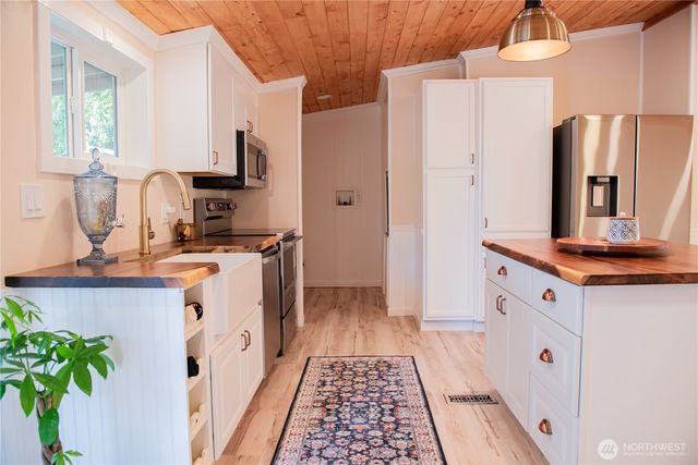 18700 4th Avenue NE, Suquamish, WA 98392