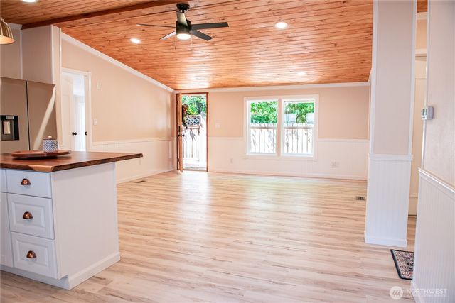 18700 4th Avenue NE, Suquamish, WA 98392