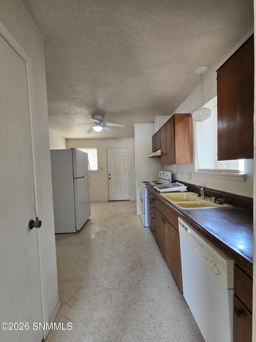950 Glendale Drive, Las Cruces, NM 88005