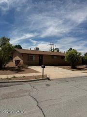 950 Glendale Drive, Las Cruces, NM 88005