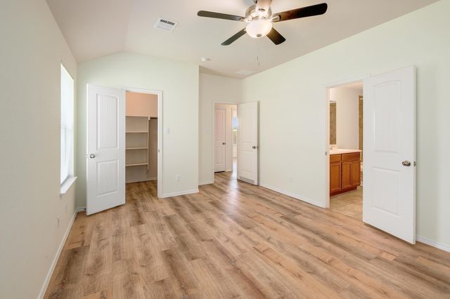 18432 Cloudmore LN, Elgin, TX 78621
