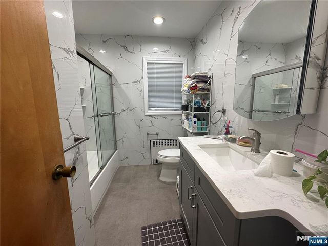 935 Edgewater Avenue, Ridgefield, NJ 07657