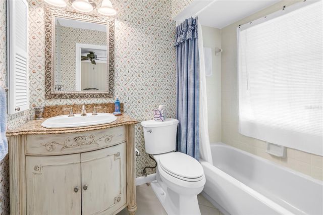 812 AMELIA COURT NE, St Petersburg, FL 33702