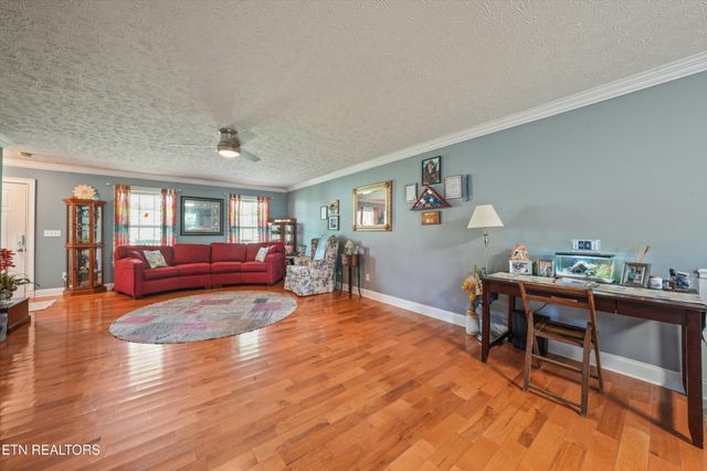 225 Hillsborough Lane, Lenoir City, TN 37772