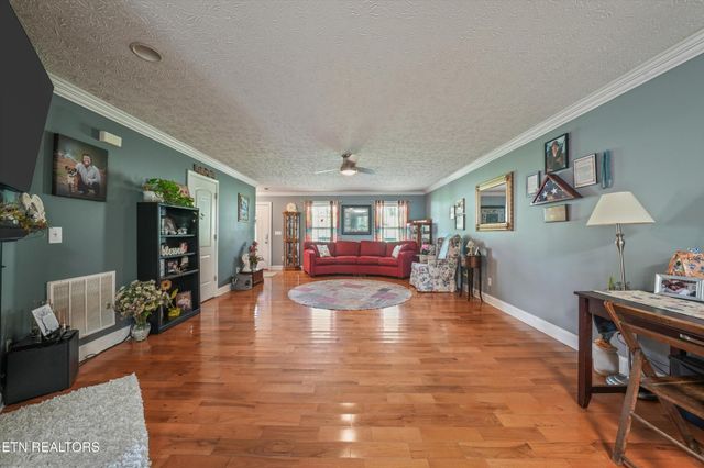 225 Hillsborough Lane, Lenoir City, TN 37772