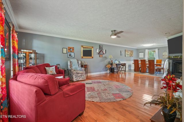 225 Hillsborough Lane, Lenoir City, TN 37772