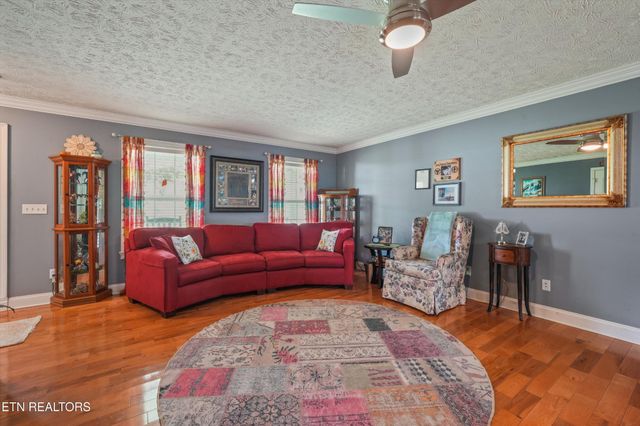 225 Hillsborough Lane, Lenoir City, TN 37772