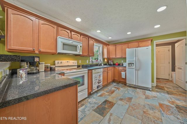 225 Hillsborough Lane, Lenoir City, TN 37772