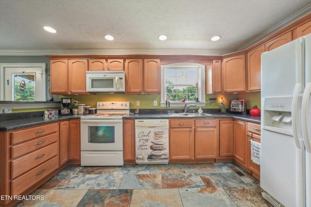 225 Hillsborough Lane, Lenoir City, TN 37772