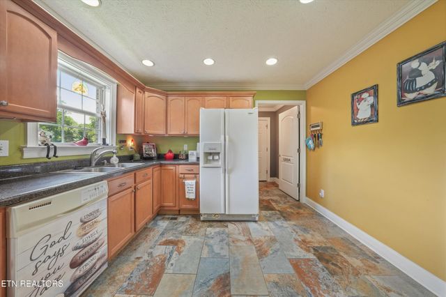 225 Hillsborough Lane, Lenoir City, TN 37772