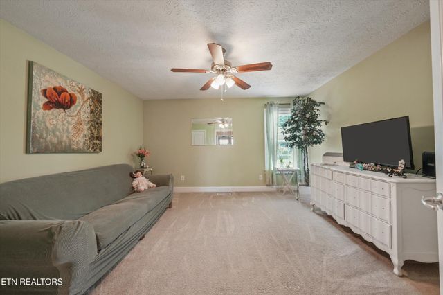 225 Hillsborough Lane, Lenoir City, TN 37772