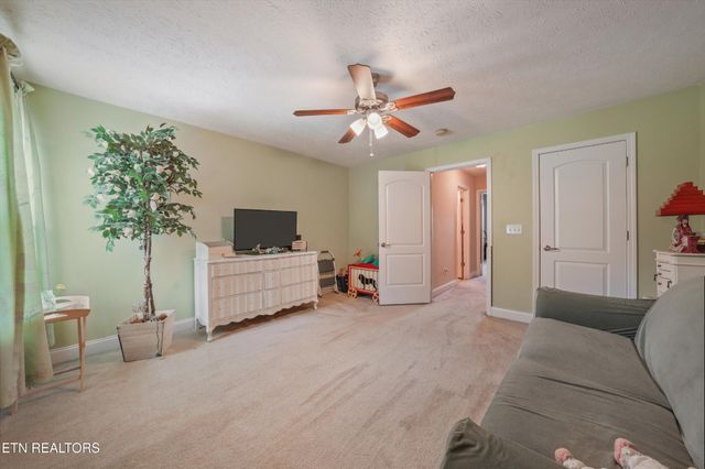 225 Hillsborough Lane, Lenoir City, TN 37772