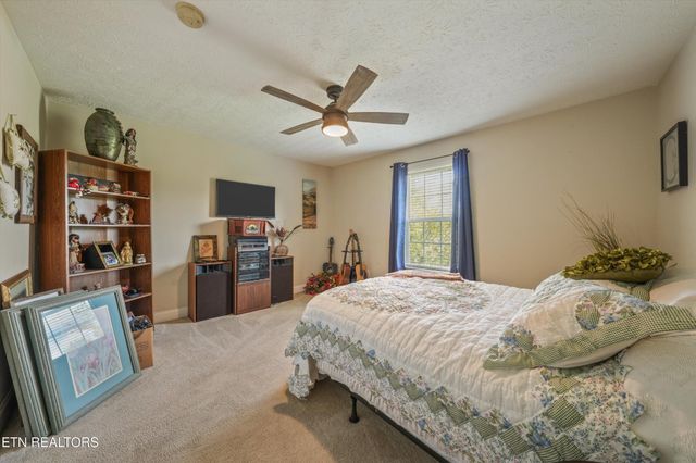225 Hillsborough Lane, Lenoir City, TN 37772