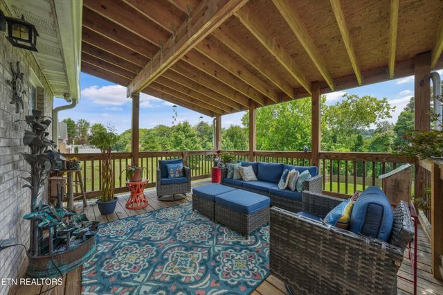 225 Hillsborough Lane, Lenoir City, TN 37772