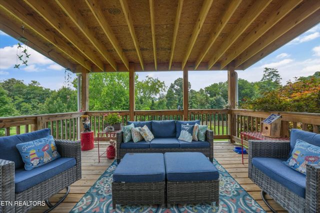 225 Hillsborough Lane, Lenoir City, TN 37772