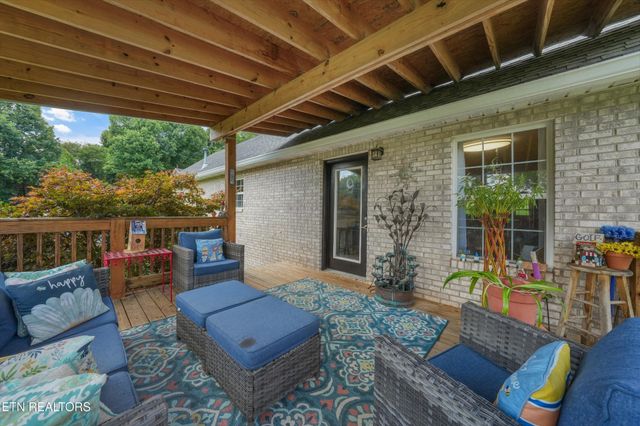 225 Hillsborough Lane, Lenoir City, TN 37772