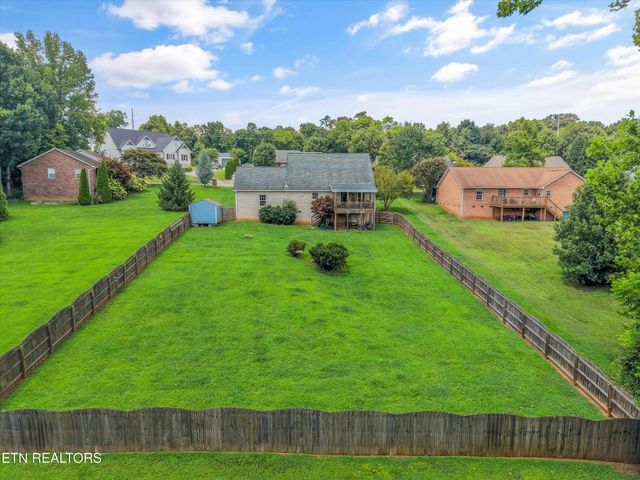 225 Hillsborough Lane, Lenoir City, TN 37772