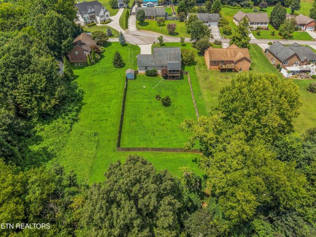 225 Hillsborough Lane, Lenoir City, TN 37772
