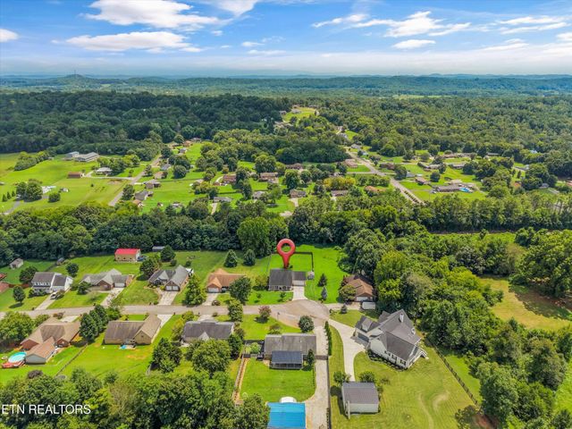 225 Hillsborough Lane, Lenoir City, TN 37772