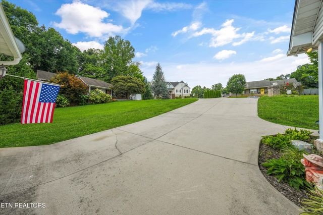 225 Hillsborough Lane, Lenoir City, TN 37772